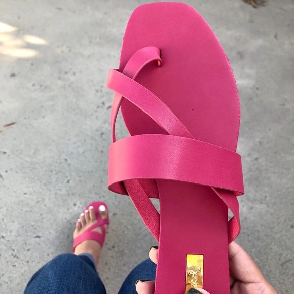 Qupid Shoes - 🍾HOST PICK🍾 Criss Cross Strappy Sandal - Fuchsia